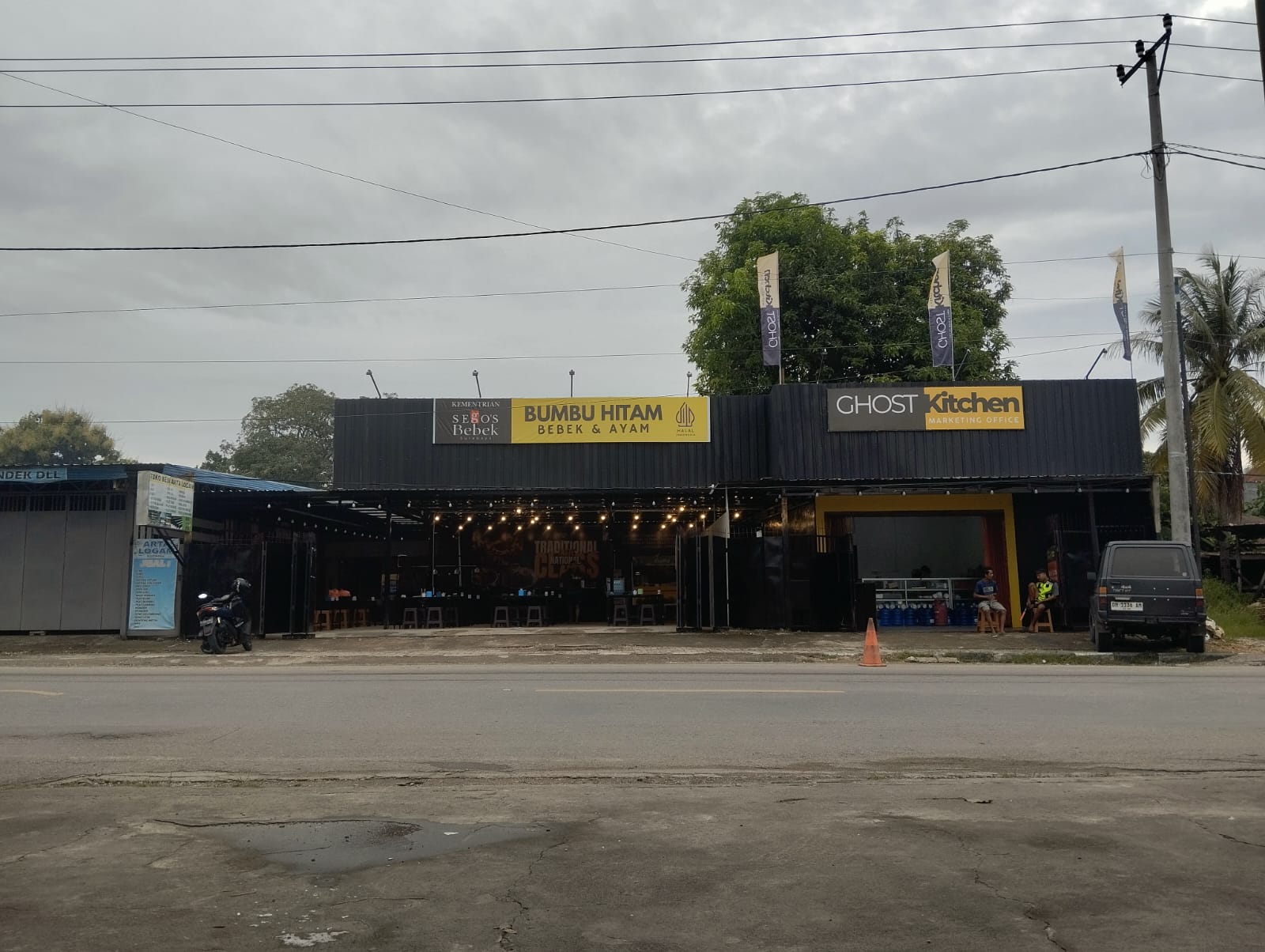 Suasana Restoran Kementrian Sego's Bebek Bumbu Hitam